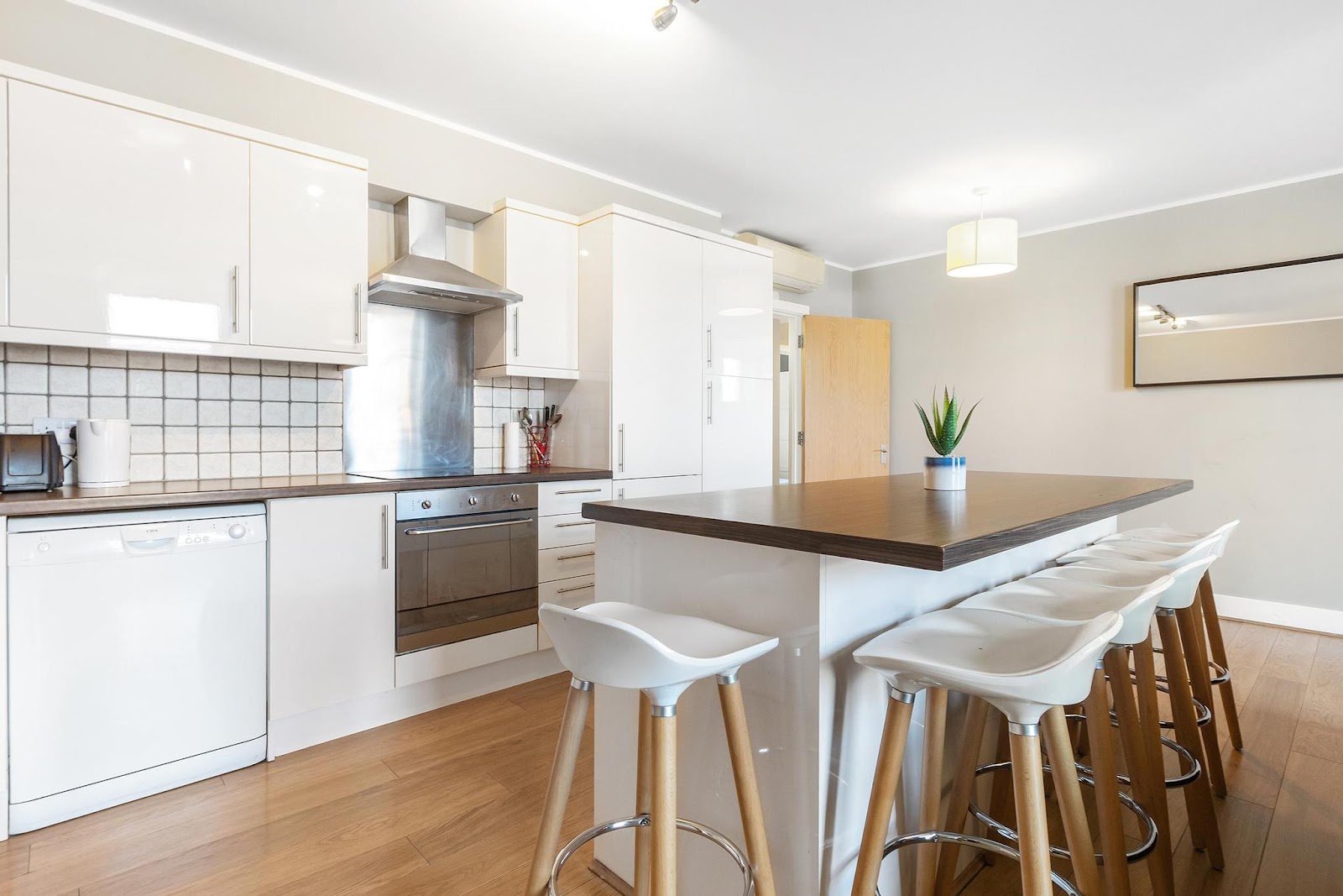 221 Clapham Road, Stockwell, SW9